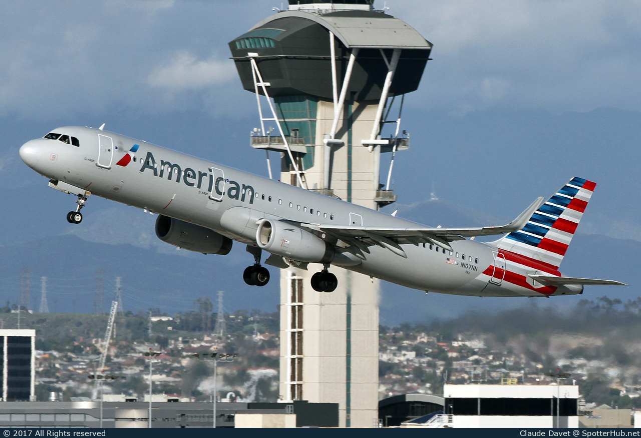 Photo of N107NN - Airbus A321-231 operated by American Airlines