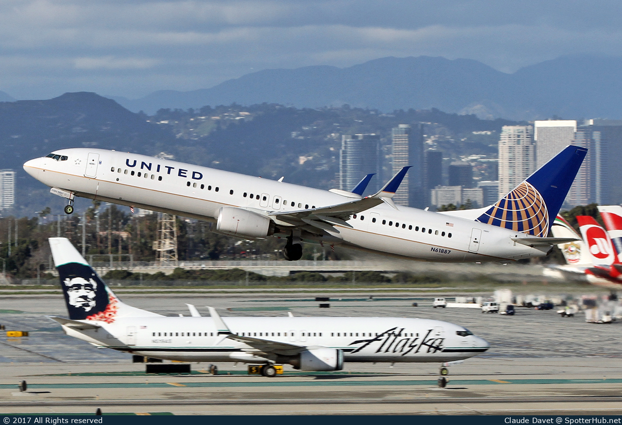 Photo of N61887 - Boeing 737-924(ER) operated by United Airlines
