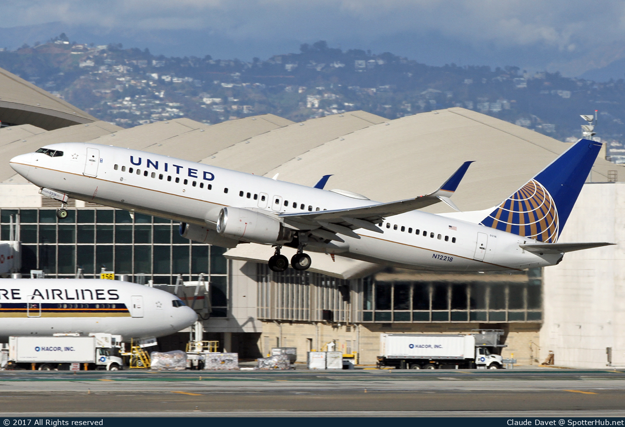 Photo of N12218 - Boeing 737-824 operated by United Airlines