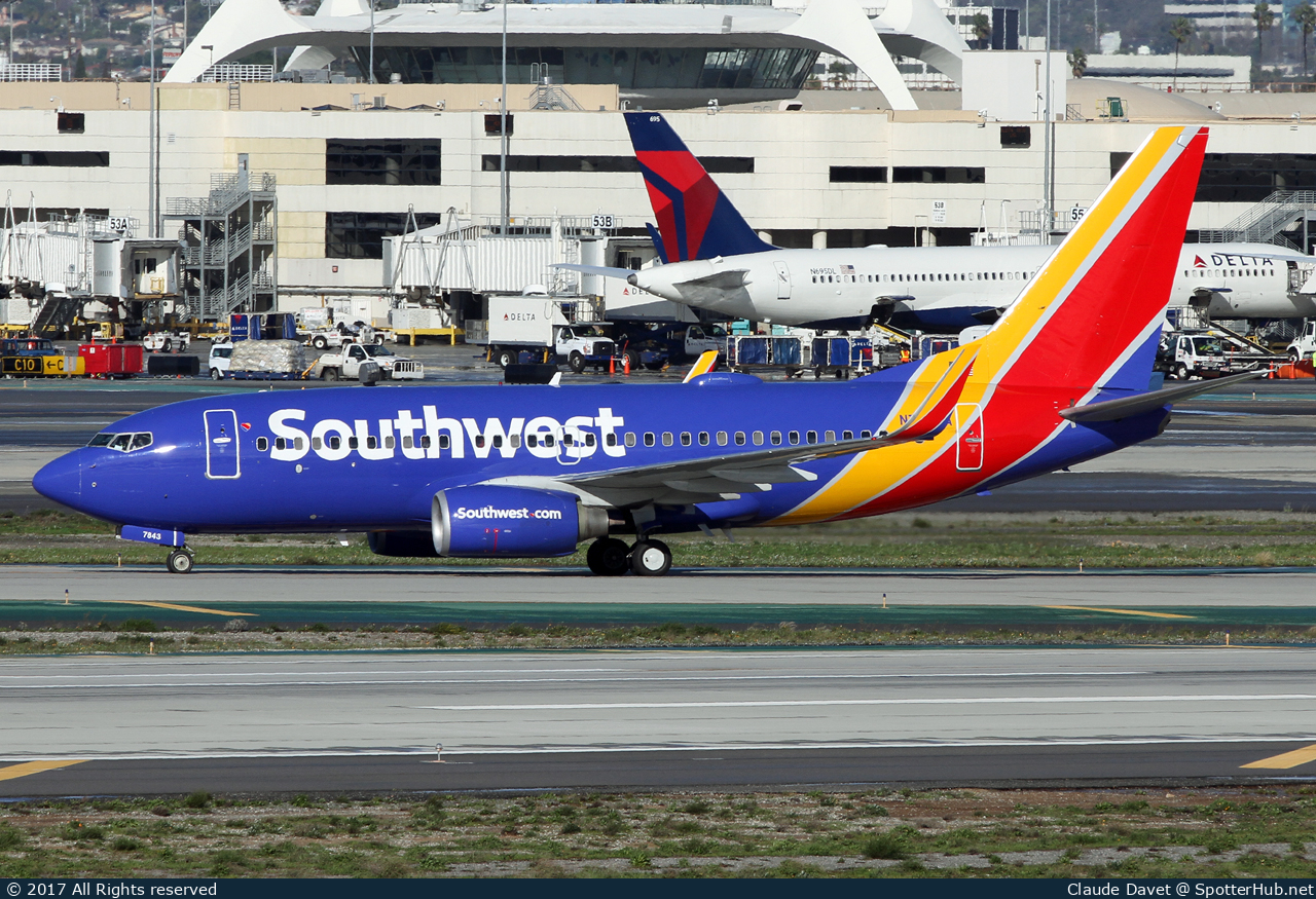 Photo of N7843A - Boeing 737-752 operated by Southwest Airlines