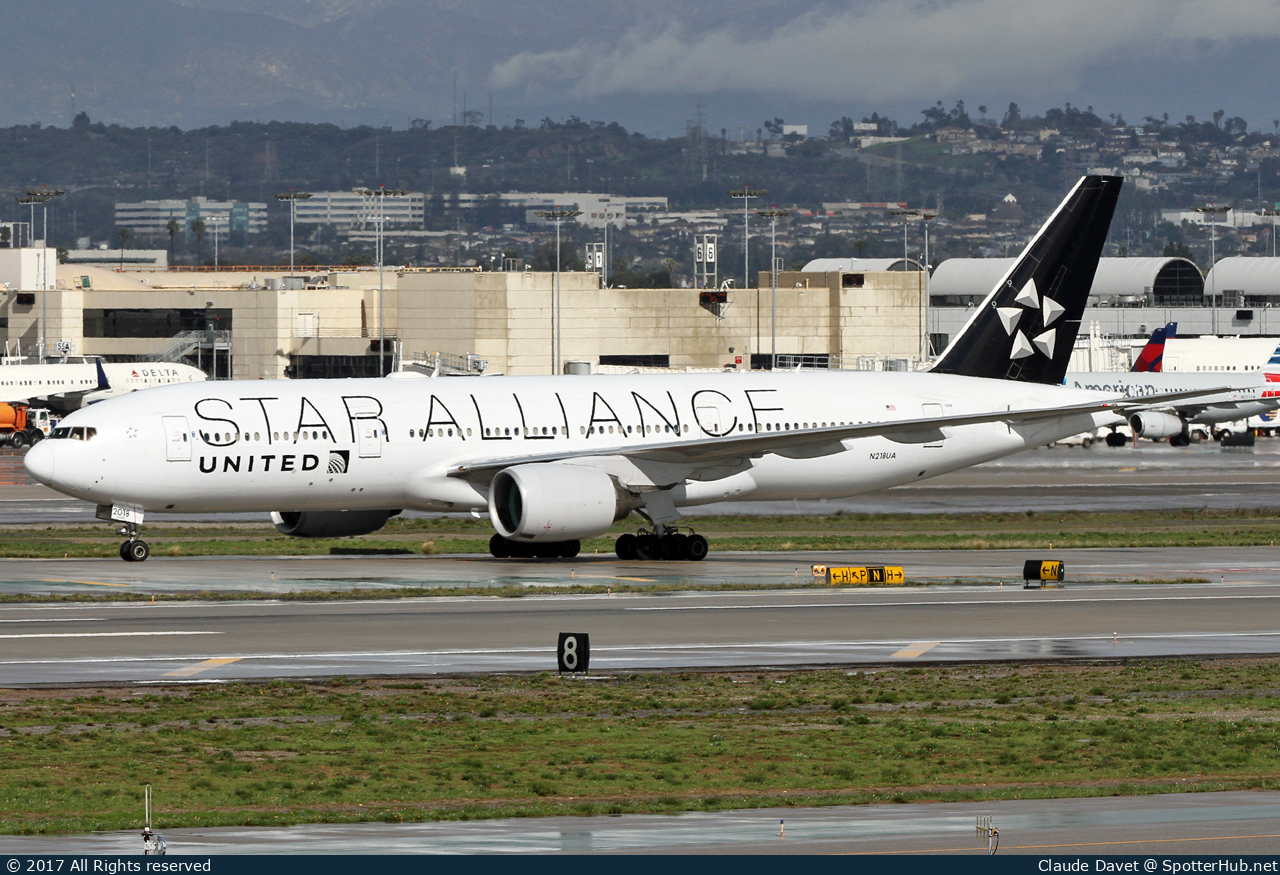 Photo of N218UA - Boeing 777-222(ER) operated by United Airlines