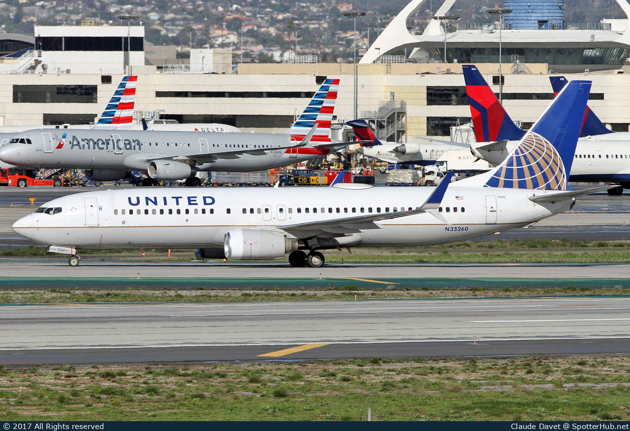 Photo of N35260 - Boeing 737-824 operated by United Airlines