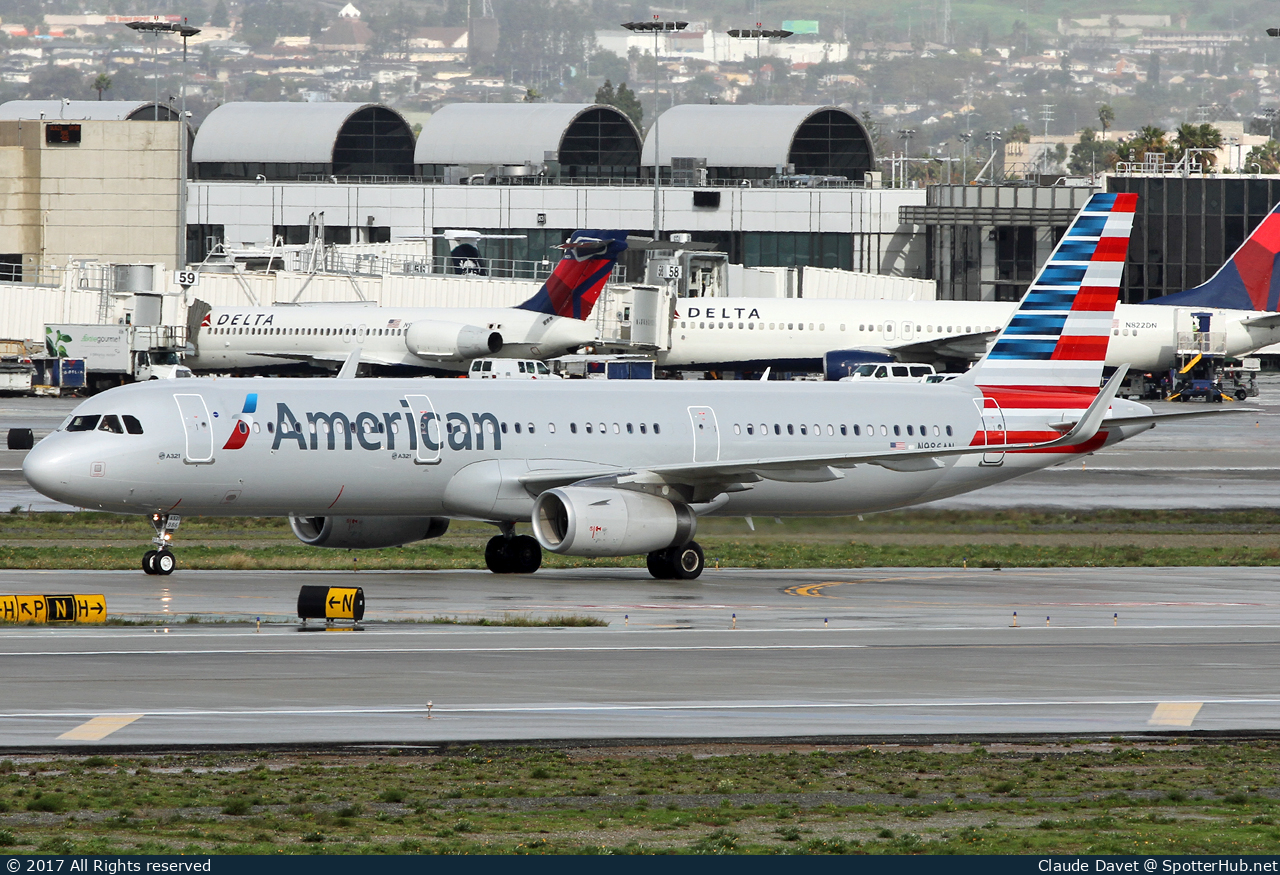 Photo of N986AN - Airbus A321-231 operated by American Airlines