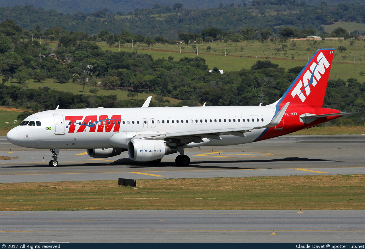 Photo of PR-MYX - Airbus A320-214 operated by LATAM Airlines Brasil