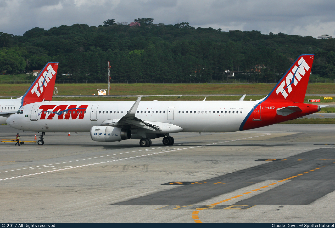 Photo of PT-MXO - Airbus A321-231 operated by TAM Linhas Aéreas