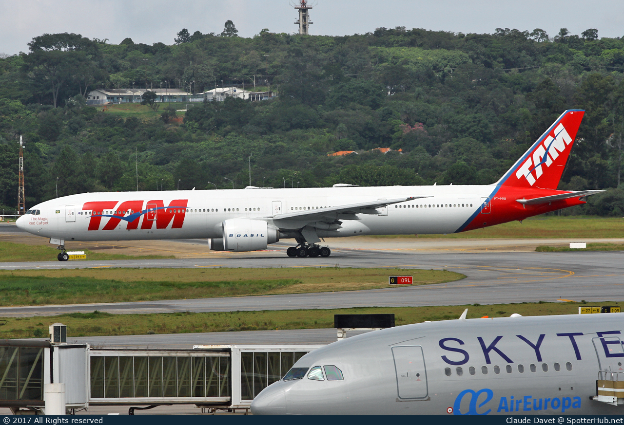 Photo of PT-MUI - Boeing 777-32W(ER) operated by TAM Linhas Aéreas