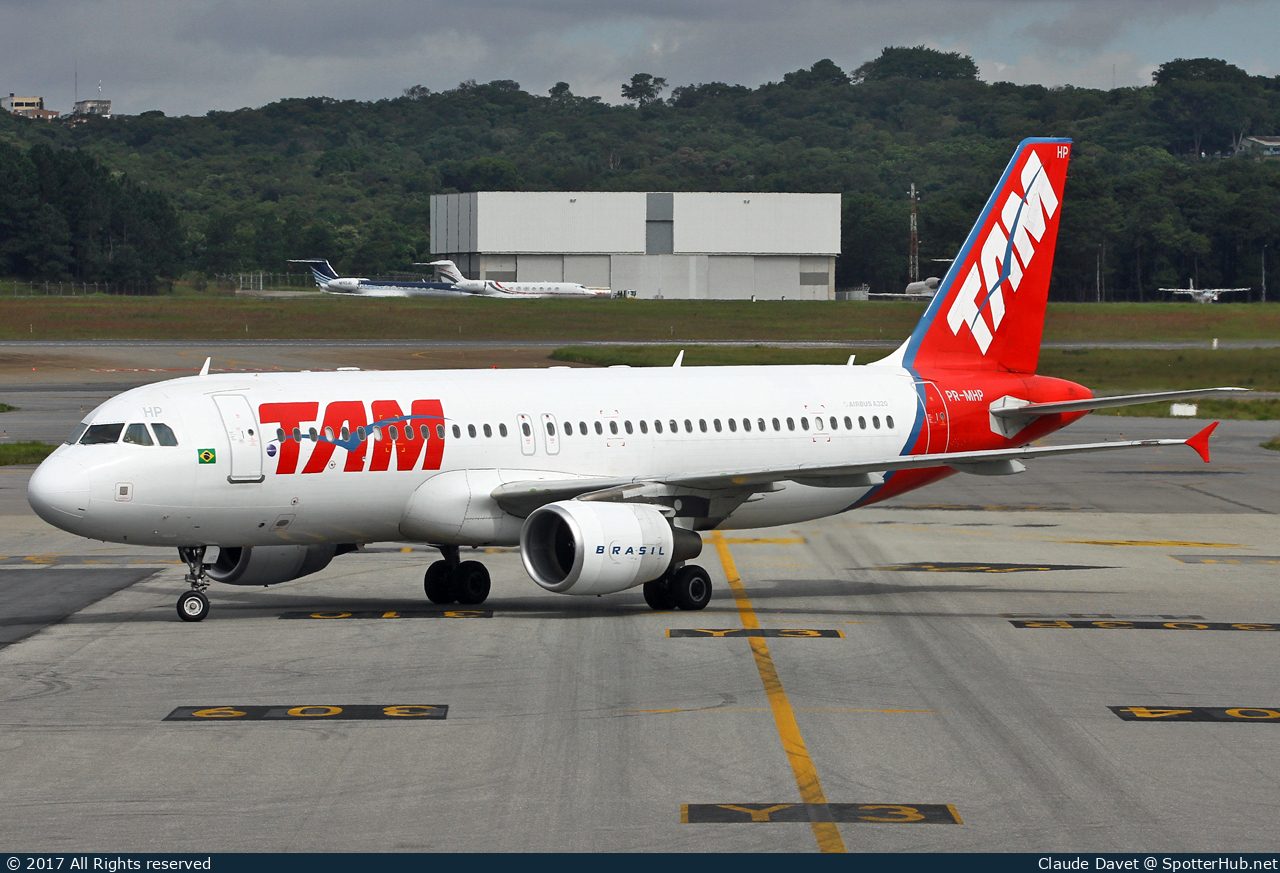 Photo of PR-MHP - Airbus A320-214 operated by TAM Linhas Aéreas