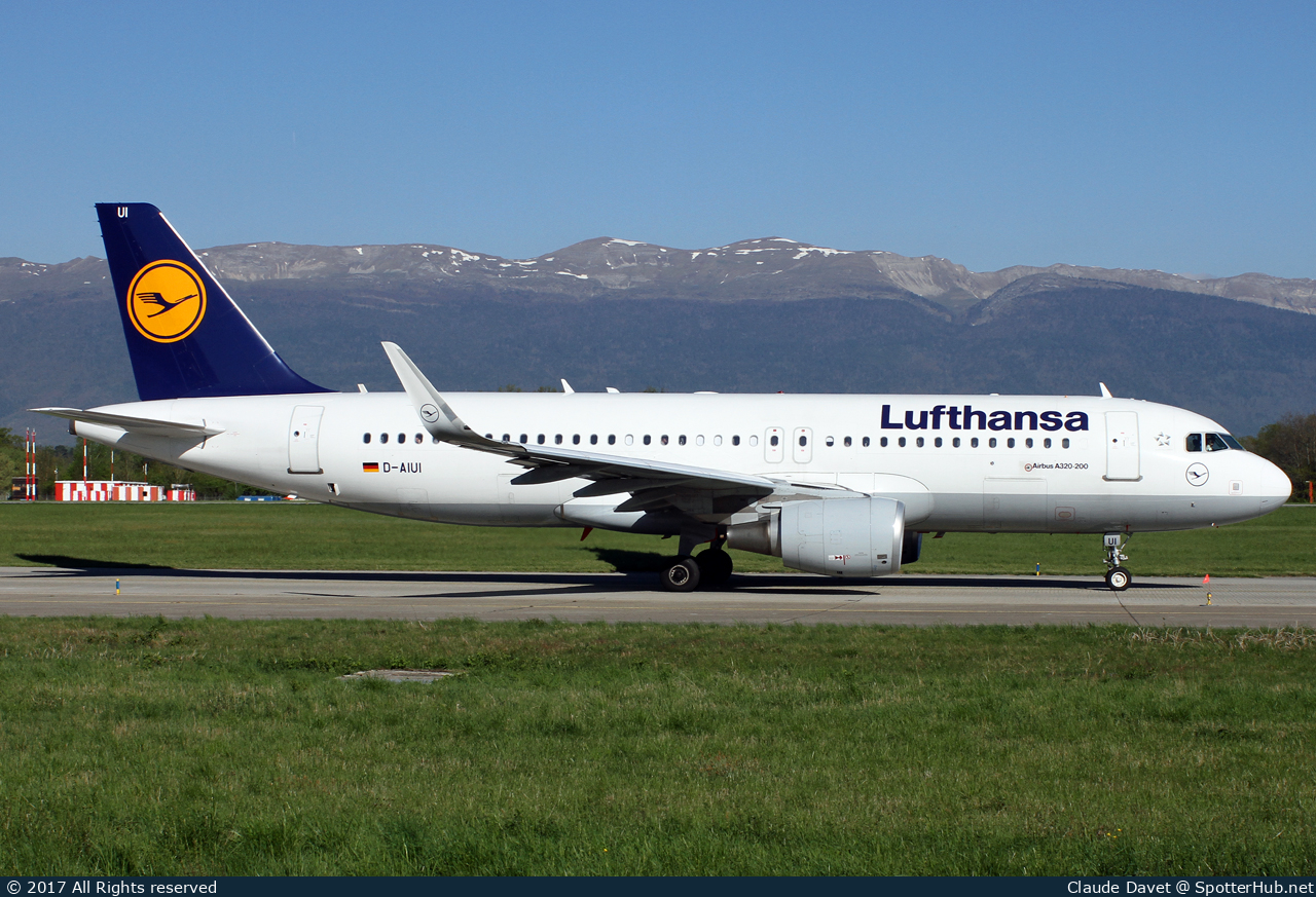 Photo of D-AIUI - Airbus A320-214 operated by Lufthansa