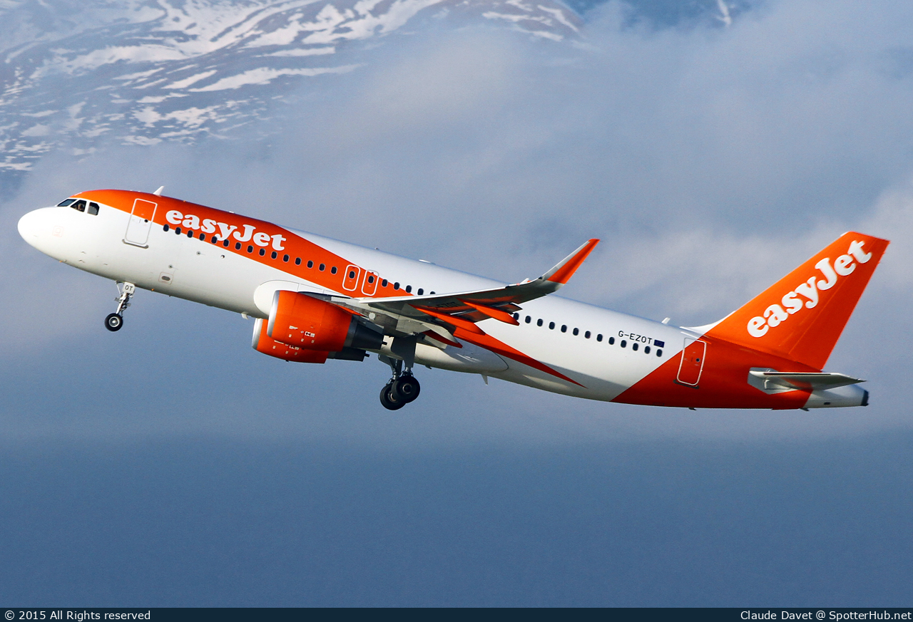 Photo of G-EZOT - Airbus A320-214 operated by easyJet