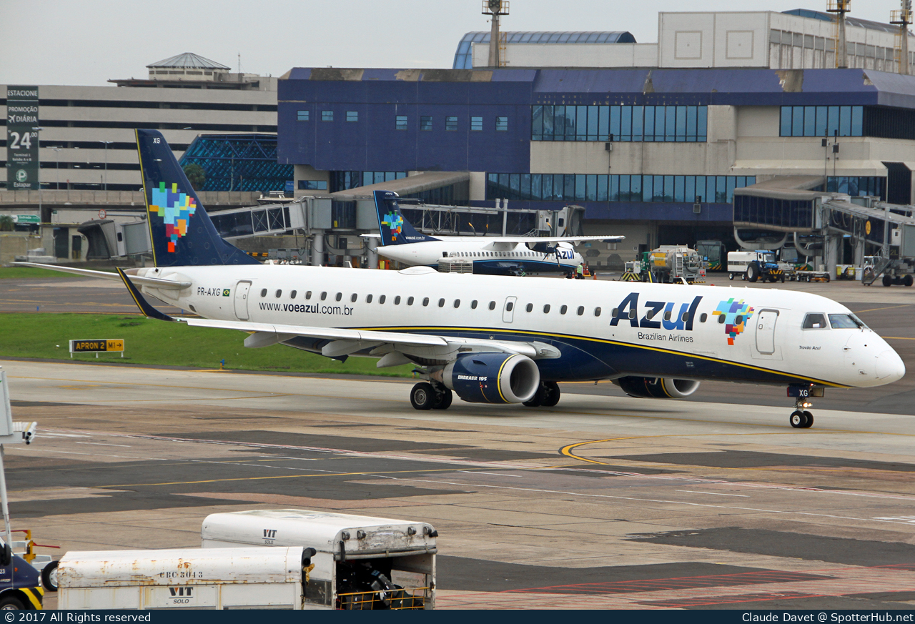 Photo of PR-AXG - Embraer ERJ-195LR operated by Azul