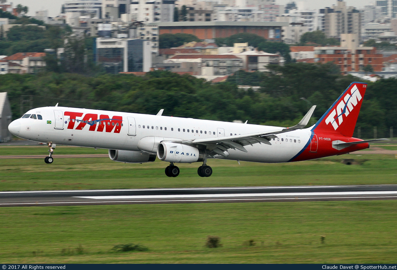 Photo of PT-MXN - Airbus A321-231 operated by TAM Linhas Aéreas