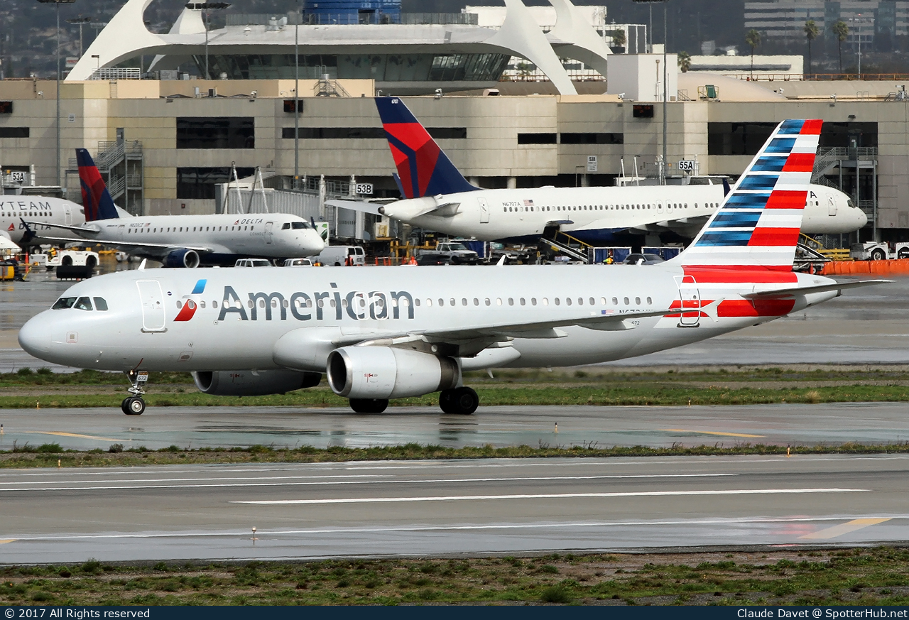 Photo of N672AW - Airbus A320-232 operated by American Airlines