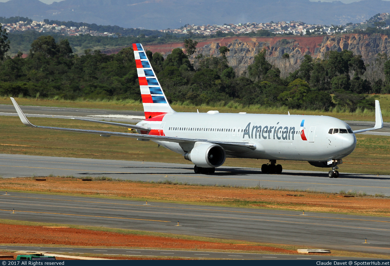Photo of N346AN - Boeing 767-323(ER) operated by American Airlines