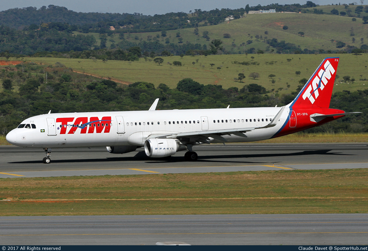 Photo of PT-XPA - Airbus A321-211 operated by TAM Linhas Aéreas