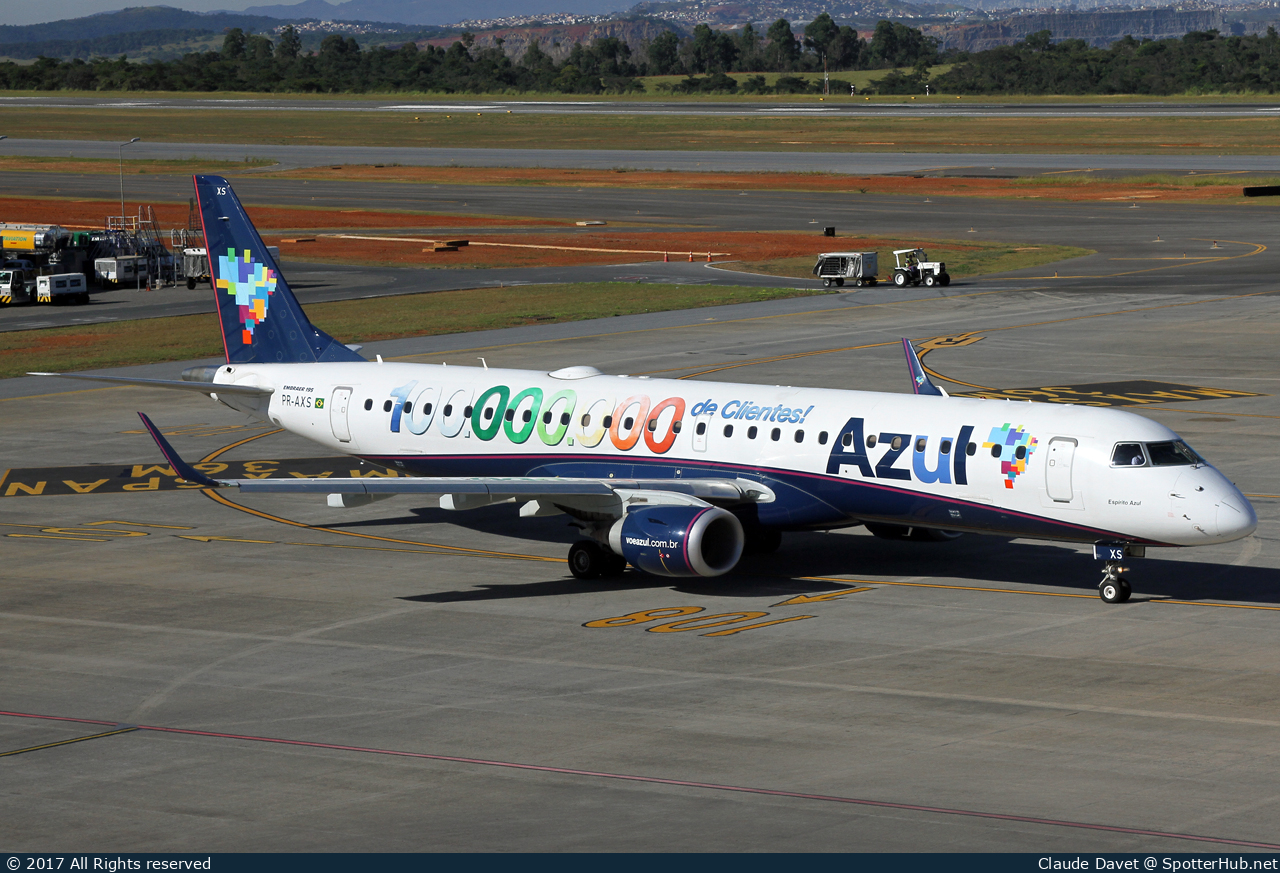 Photo of PR-AXS - Embraer ERJ-195LR operated by Azul