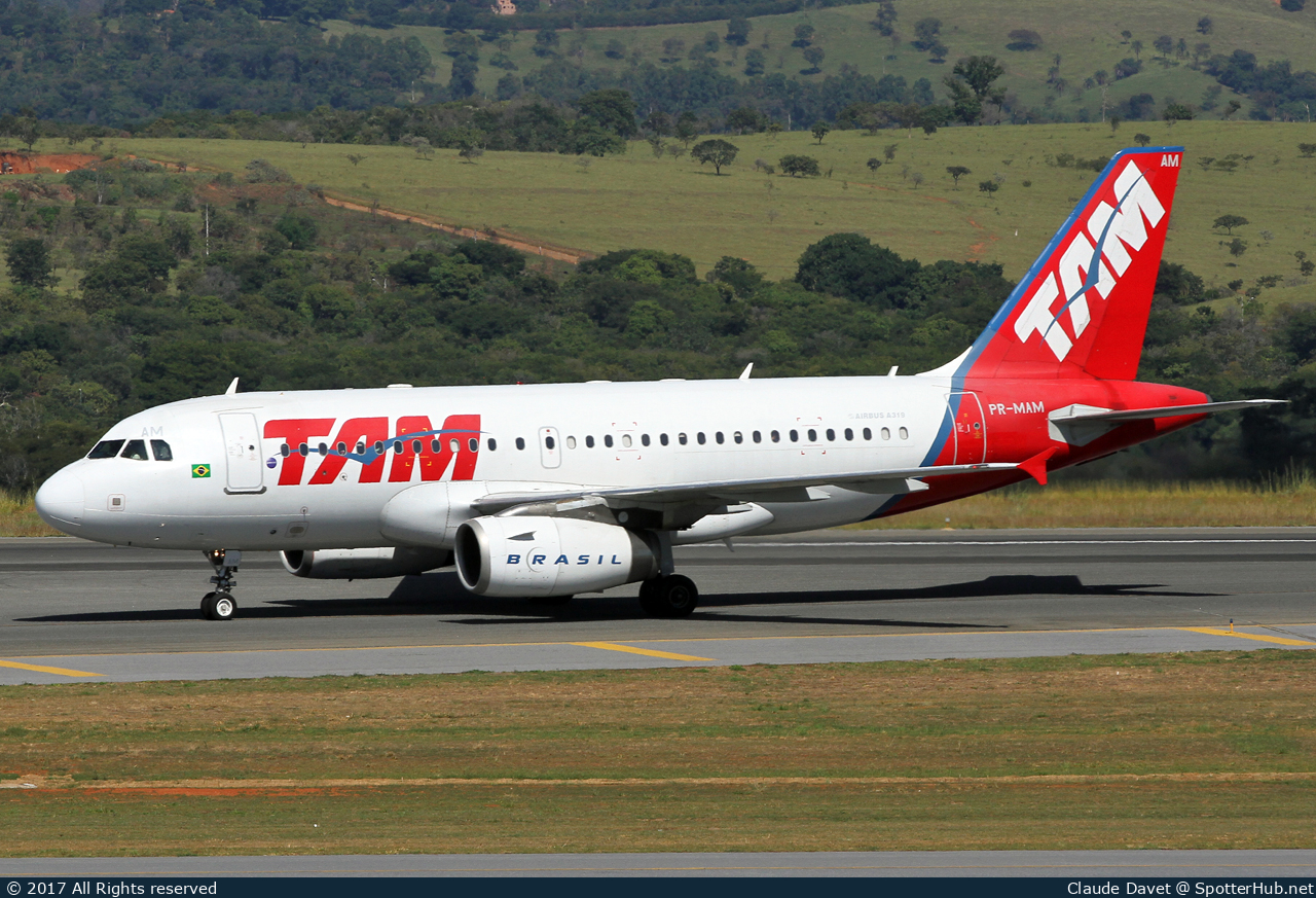 Photo of PR-MAM - Airbus A319-132 operated by TAM Linhas Aéreas