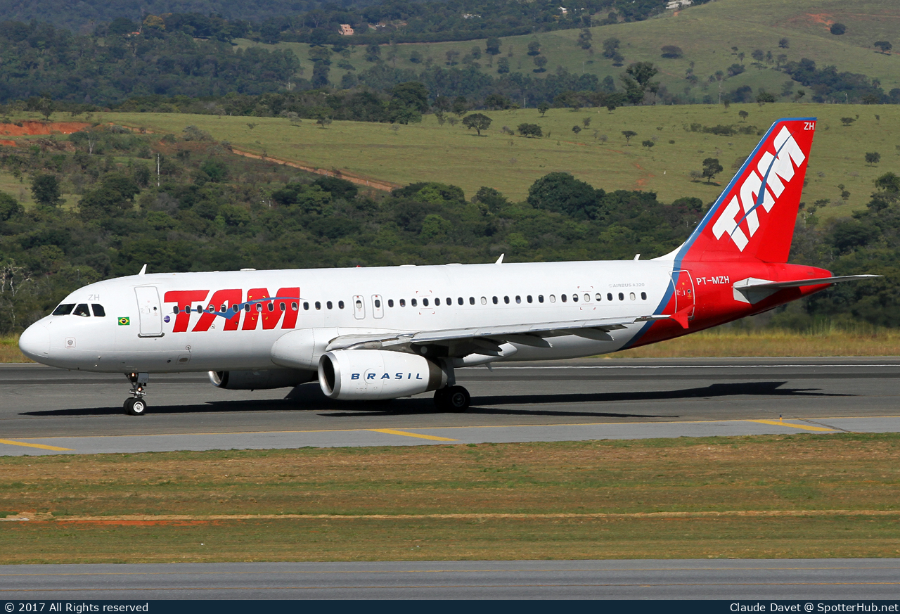 Photo of PT-MZH - Airbus A320-232 operated by TAM Linhas Aéreas