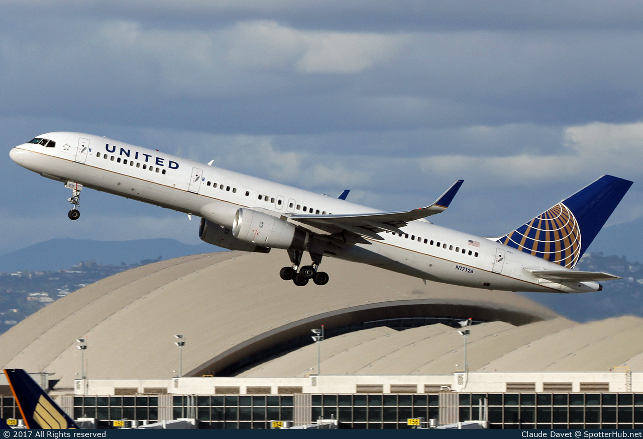 Photo of N17126 - Boeing 757-224 operated by United Airlines