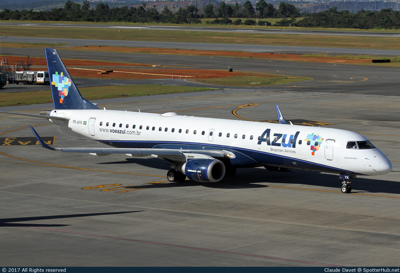 Photo of PR-AYK - Embraer ERJ-195LR operated by Azul