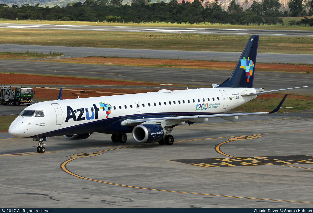Photo of PR-AUP - Embraer ERJ-195LR operated by Azul