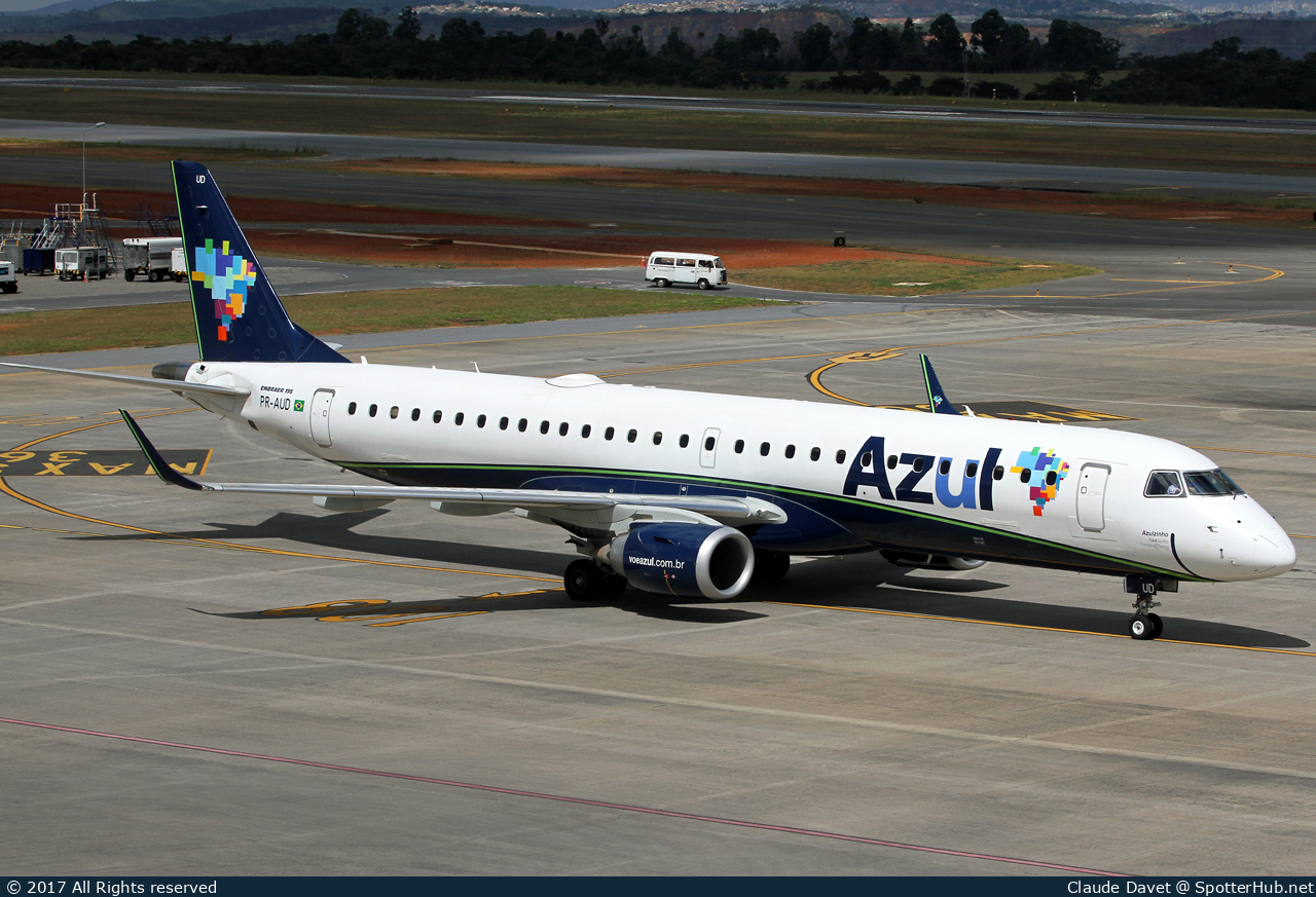 Photo of PR-AUD - Embraer ERJ-195LR operated by Azul