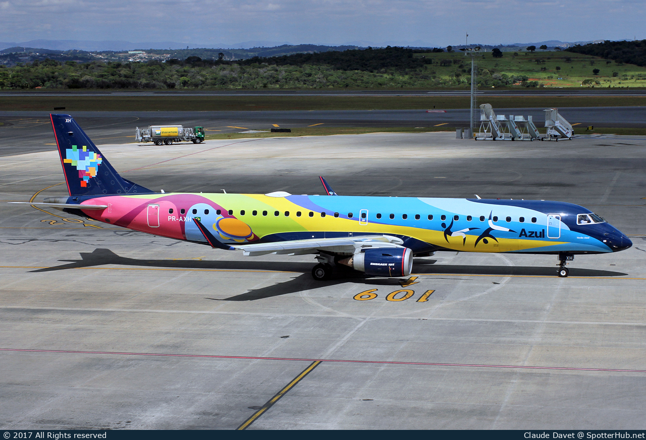 Photo of PR-AXH - Embraer ERJ-195LR operated by Azul
