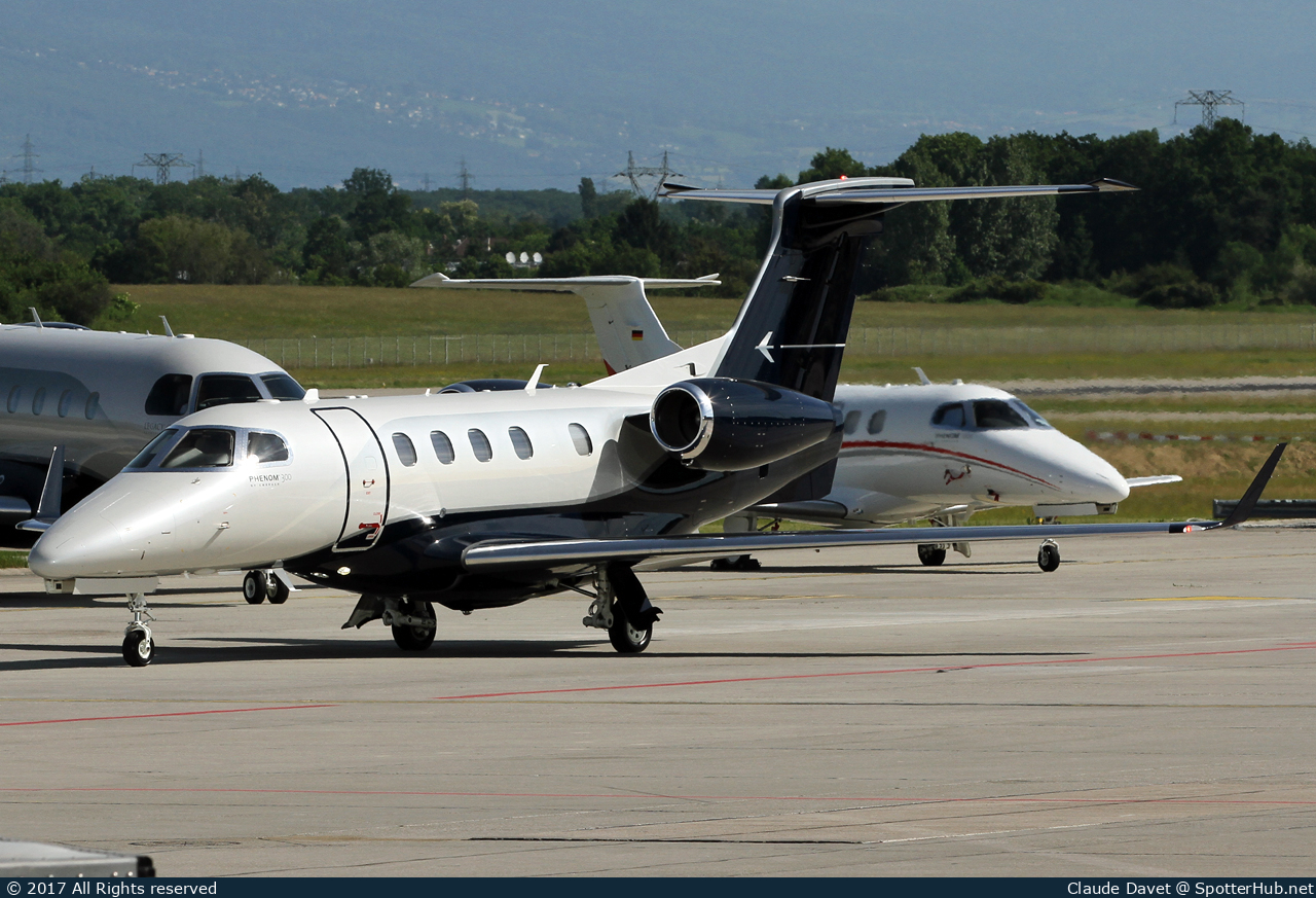 Photo of N545EE - Embraer Phenom 300 operated by Embraer Executive Aircraft