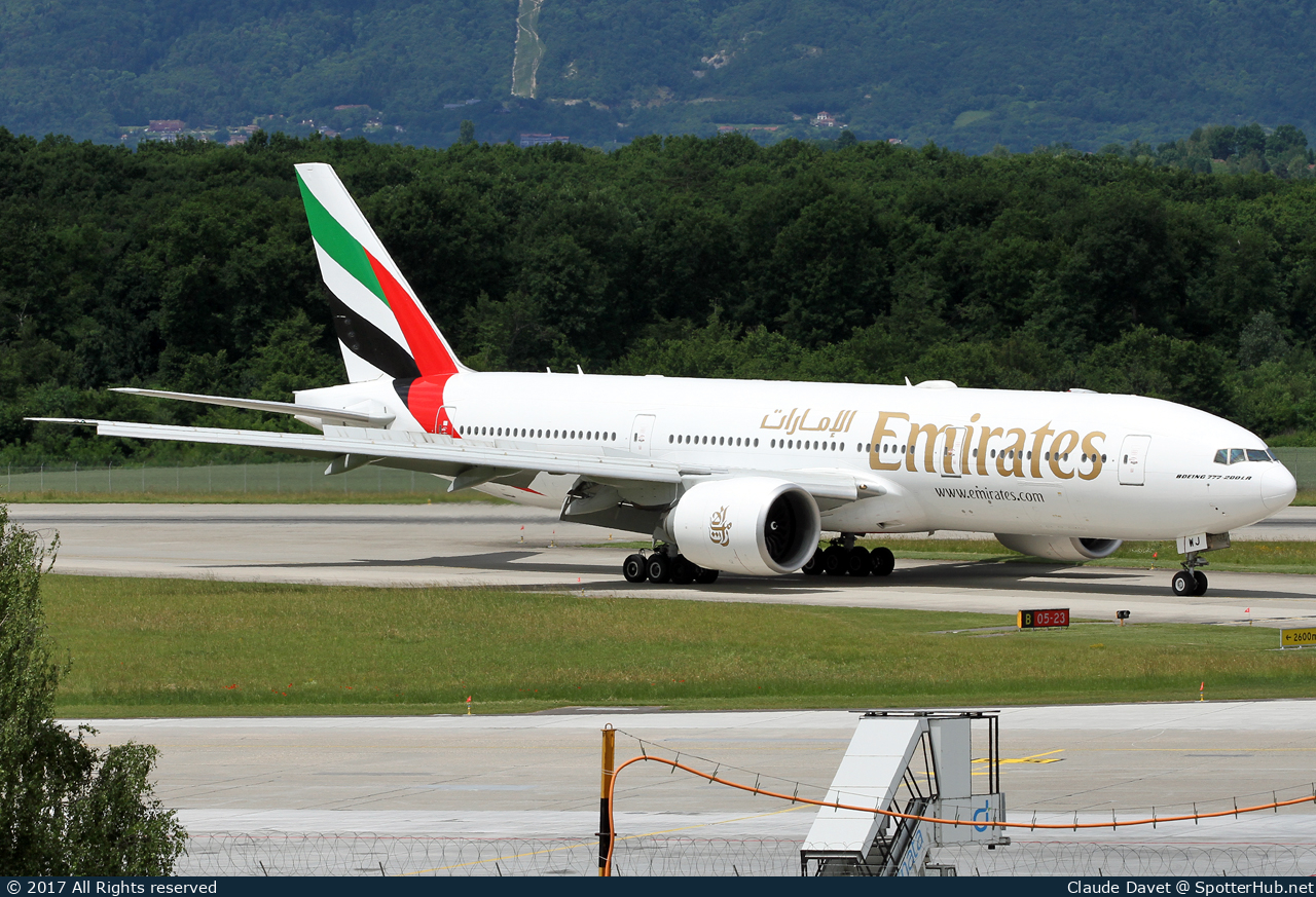 Photo of A6-EWJ - Boeing 777-21H(LR) operated by Emirates