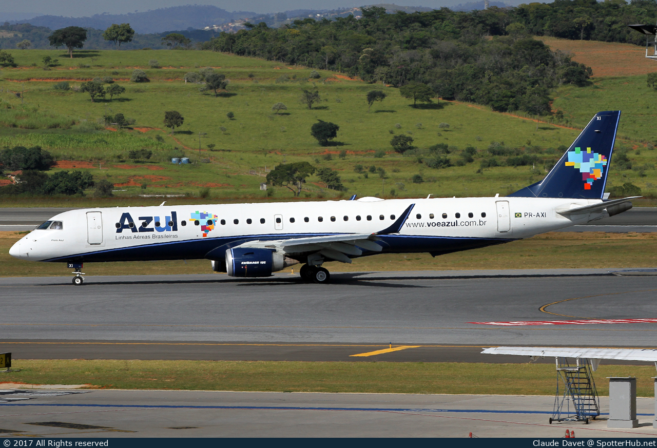 Photo of PR-AXI - Embraer ERJ-195LR operated by Azul