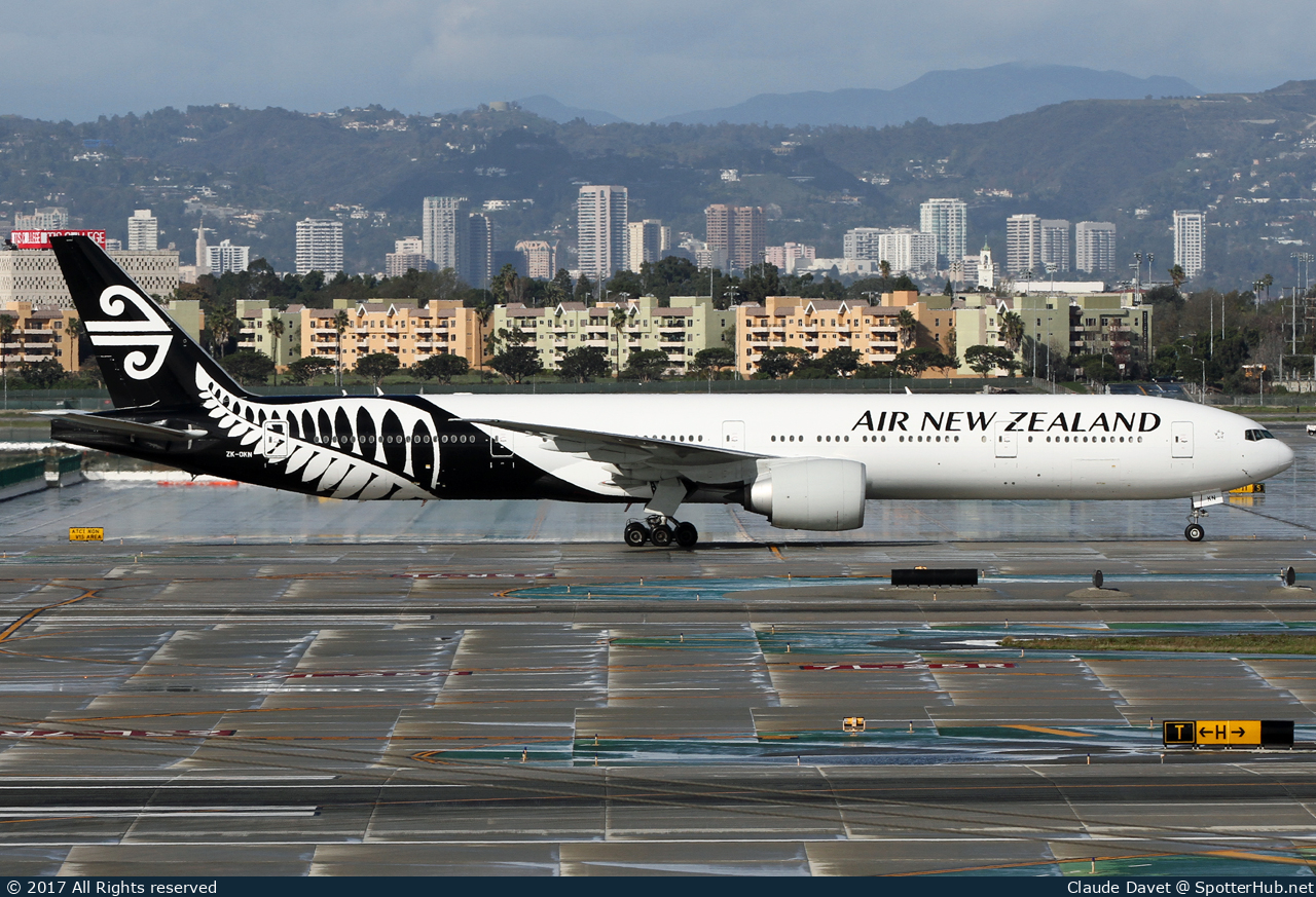 Photo of ZK-OKN - Boeing 777-319(ER) operated by Air New Zealand