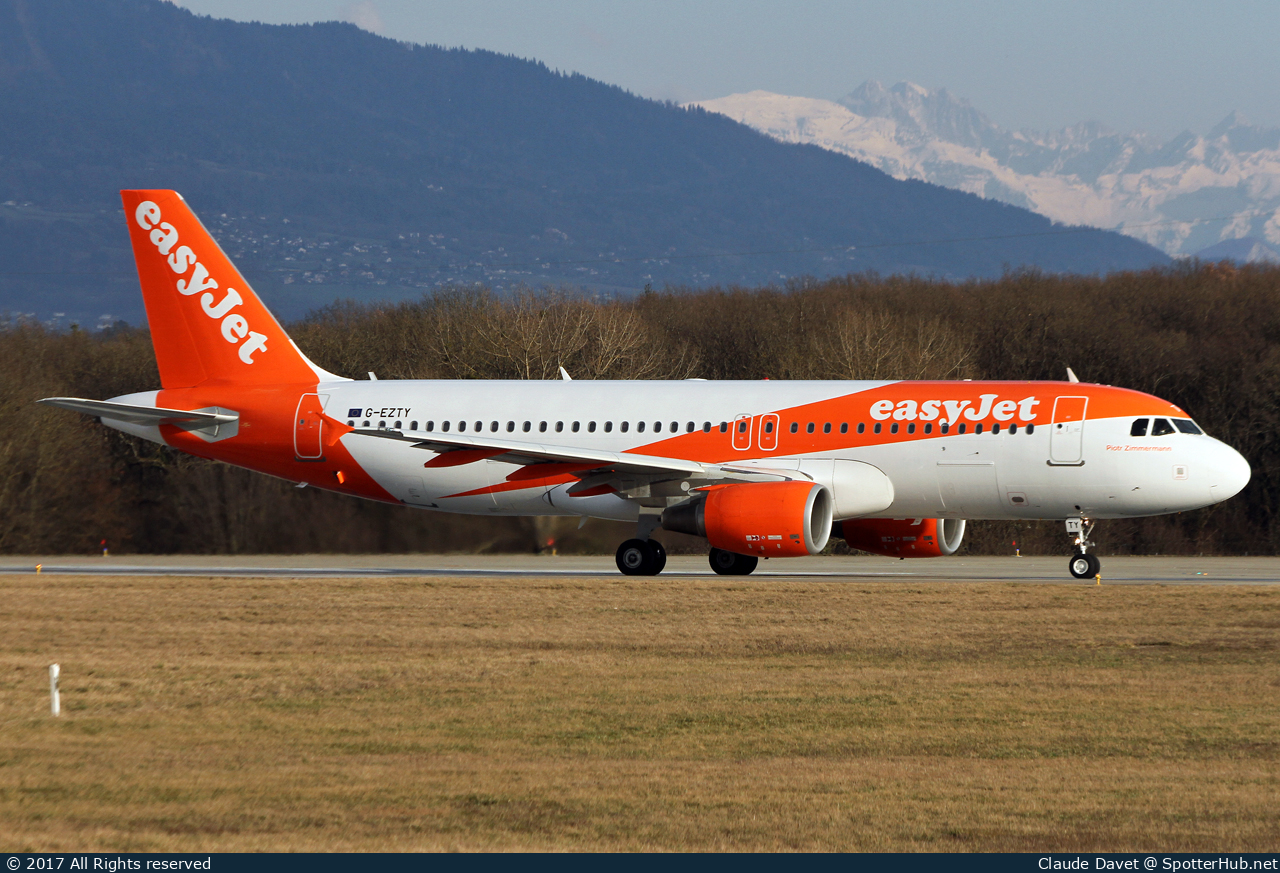 Photo of G-EZTY - Airbus A320-214 operated by easyJet