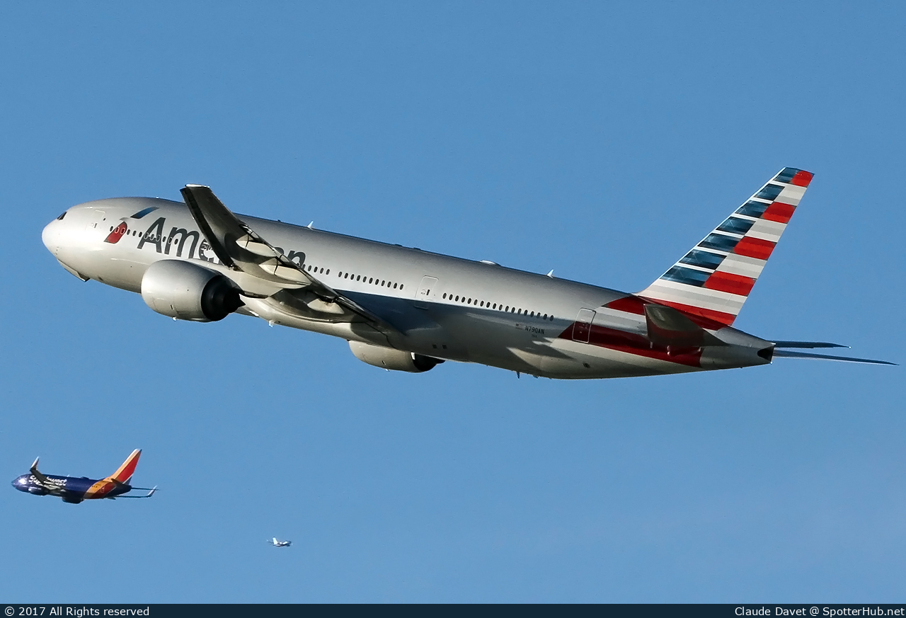 Photo of N790AN - Boeing 777-223(ER) operated by American Airlines