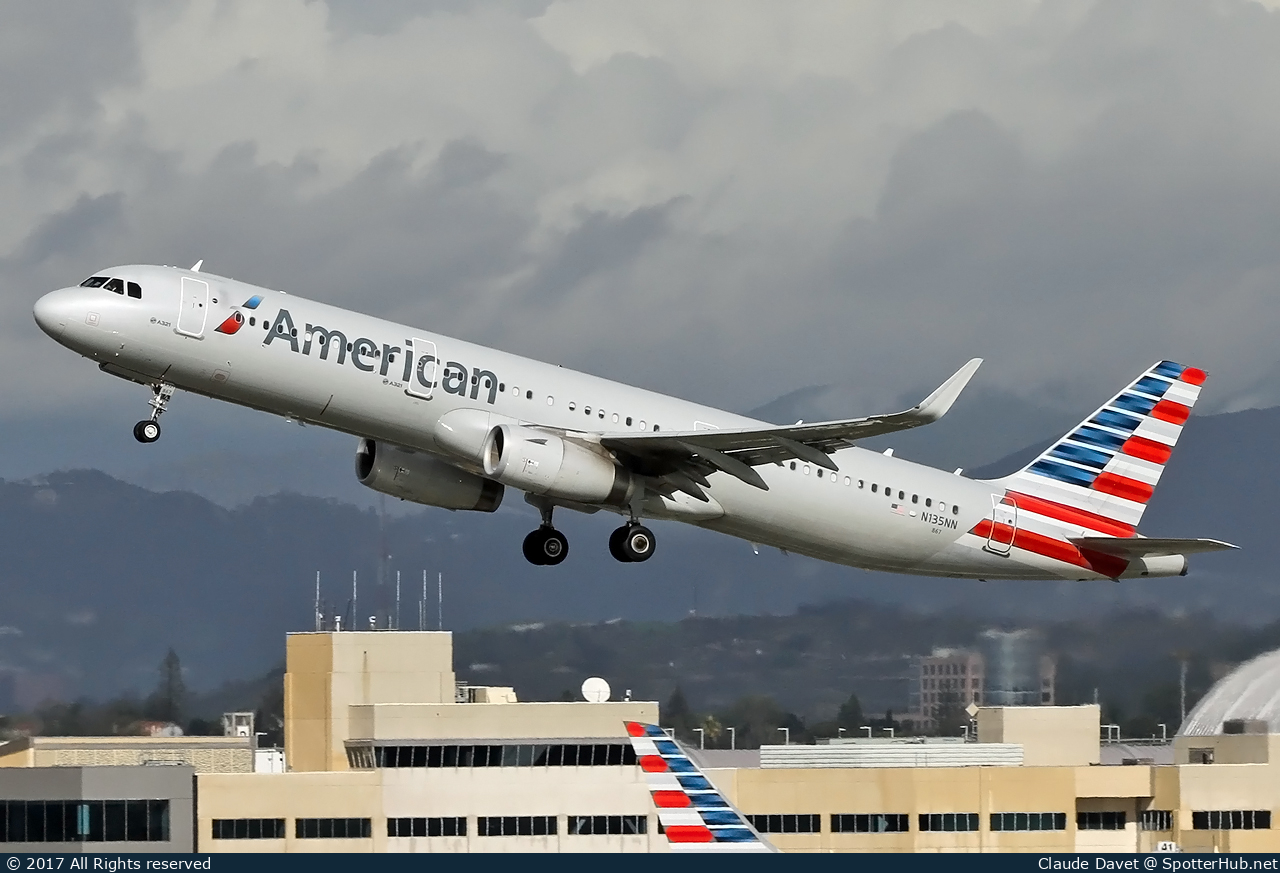 Photo of N135NN - Airbus A321-231 operated by American Airlines