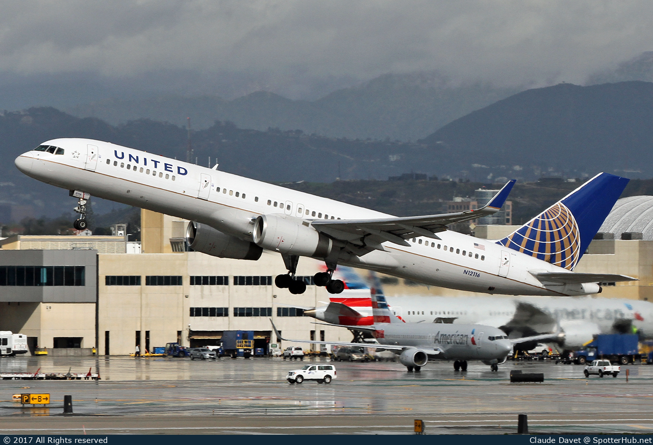 Photo of N12116 - Boeing 757-224 operated by United Airlines