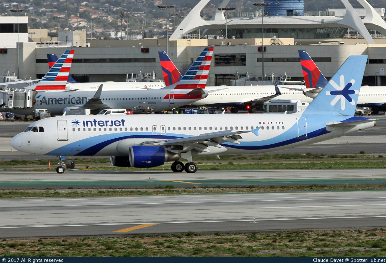 Photo of XA-UHE - Airbus A320-214 operated by Interjet