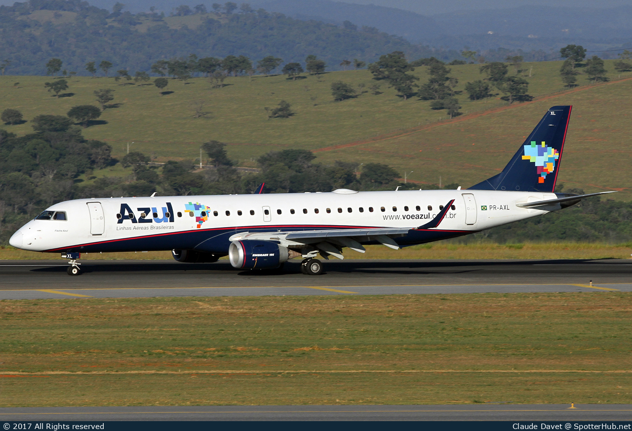 Photo of PR-AXL - Embraer ERJ-195LR operated by Azul