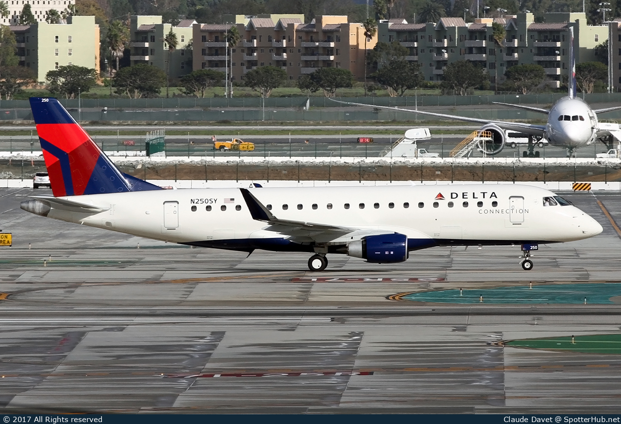 Photo of N250SY - Embraer ERJ-175LR operated by Delta Connection (opb SkyWest Airlines)
