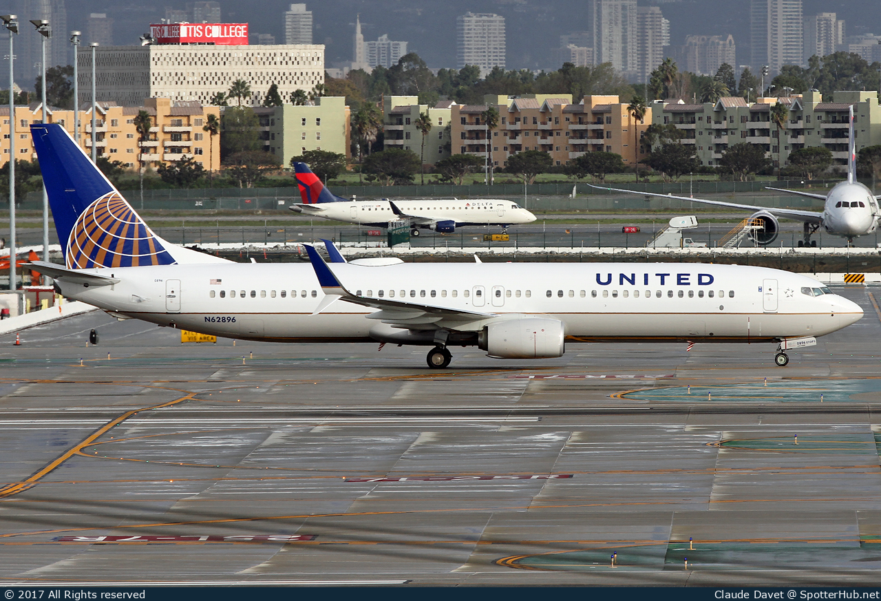 Photo of N62896 - Boeing 737-924(ER) operated by United Airlines