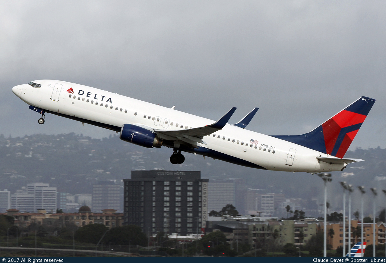 Photo of N382DA - Boeing 737-832 operated by Delta Air Lines