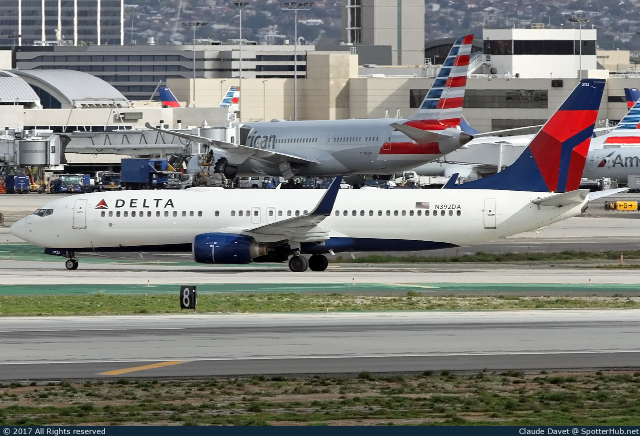 Photo of N392DA - Boeing 737-832 operated by Delta Air Lines
