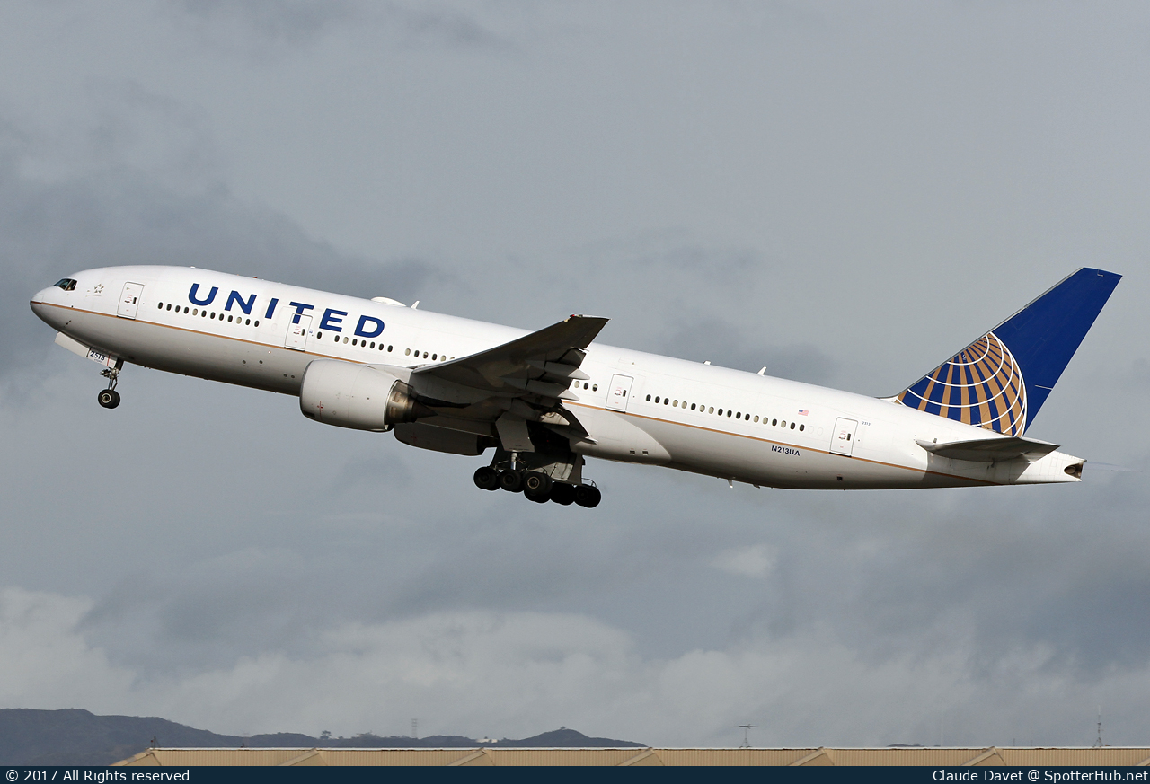 Photo of N213UA - Boeing 777-222 operated by United Airlines