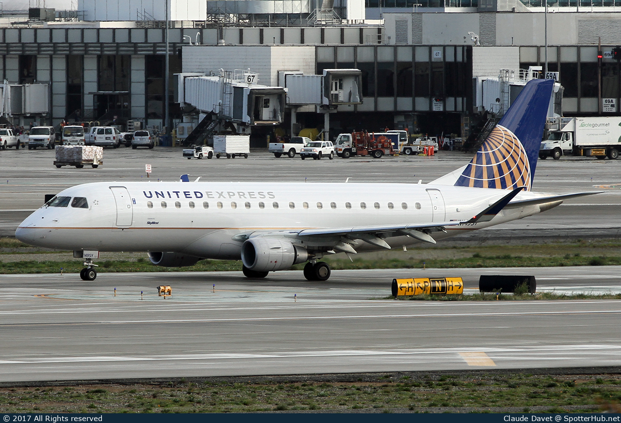Photo of N149SY - Embraer ERJ-175LR operated by United Express (opb SkyWest Airlines)
