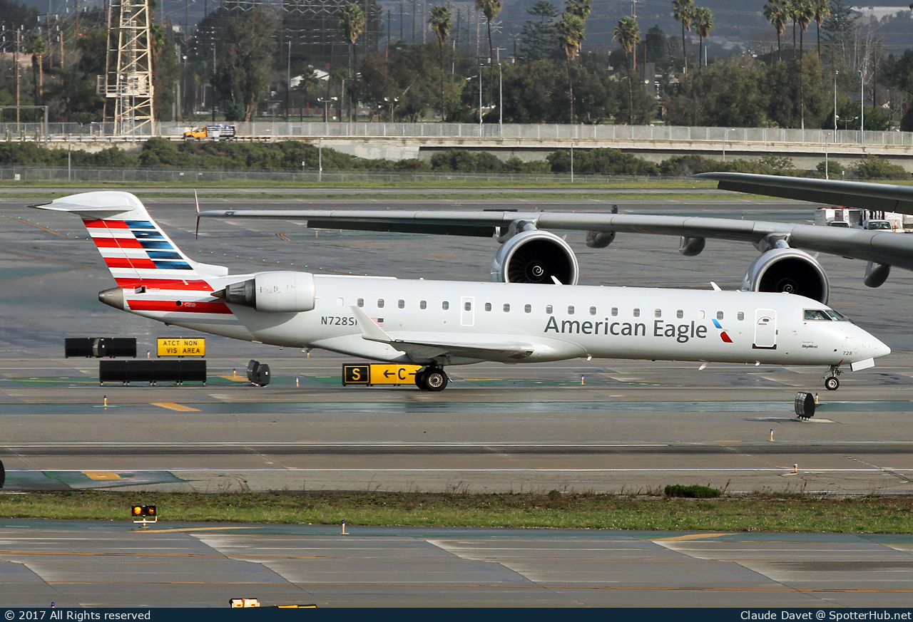 Photo of N728SK - Bombardier CRJ-701ER operated by American Eagle (opb SkyWest Airlines)