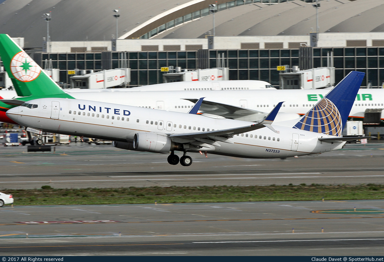 Photo of N37253 - Boeing 737-824 operated by United Airlines