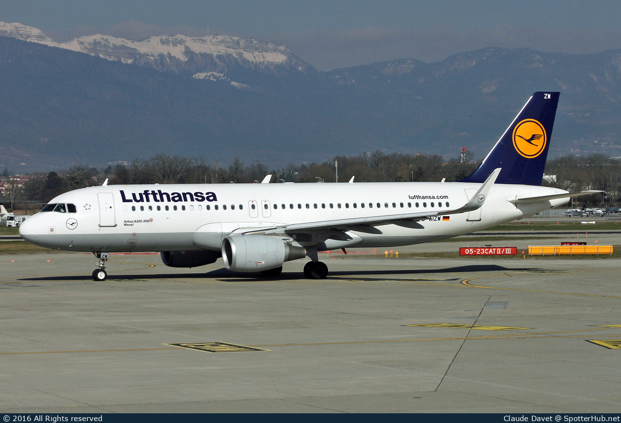 Photo of D-AIZW - Airbus A320-214 operated by Lufthansa