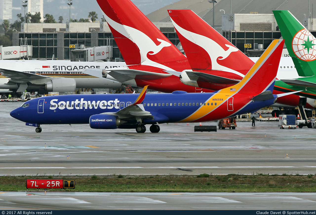 Photo of N8658A - Boeing 737-8H4 operated by Southwest Airlines