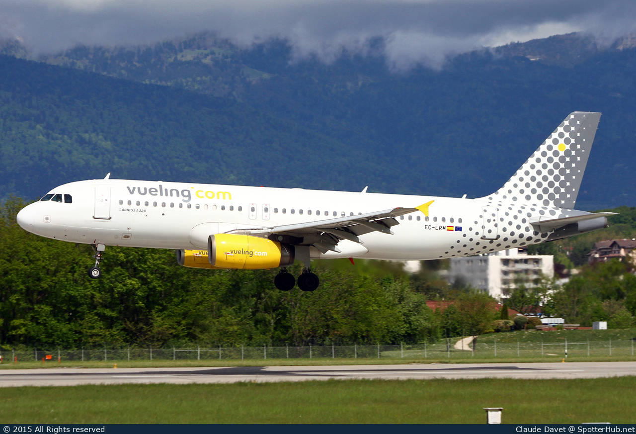 Photo of EC-LRM - Airbus A320-232 operated by Vueling