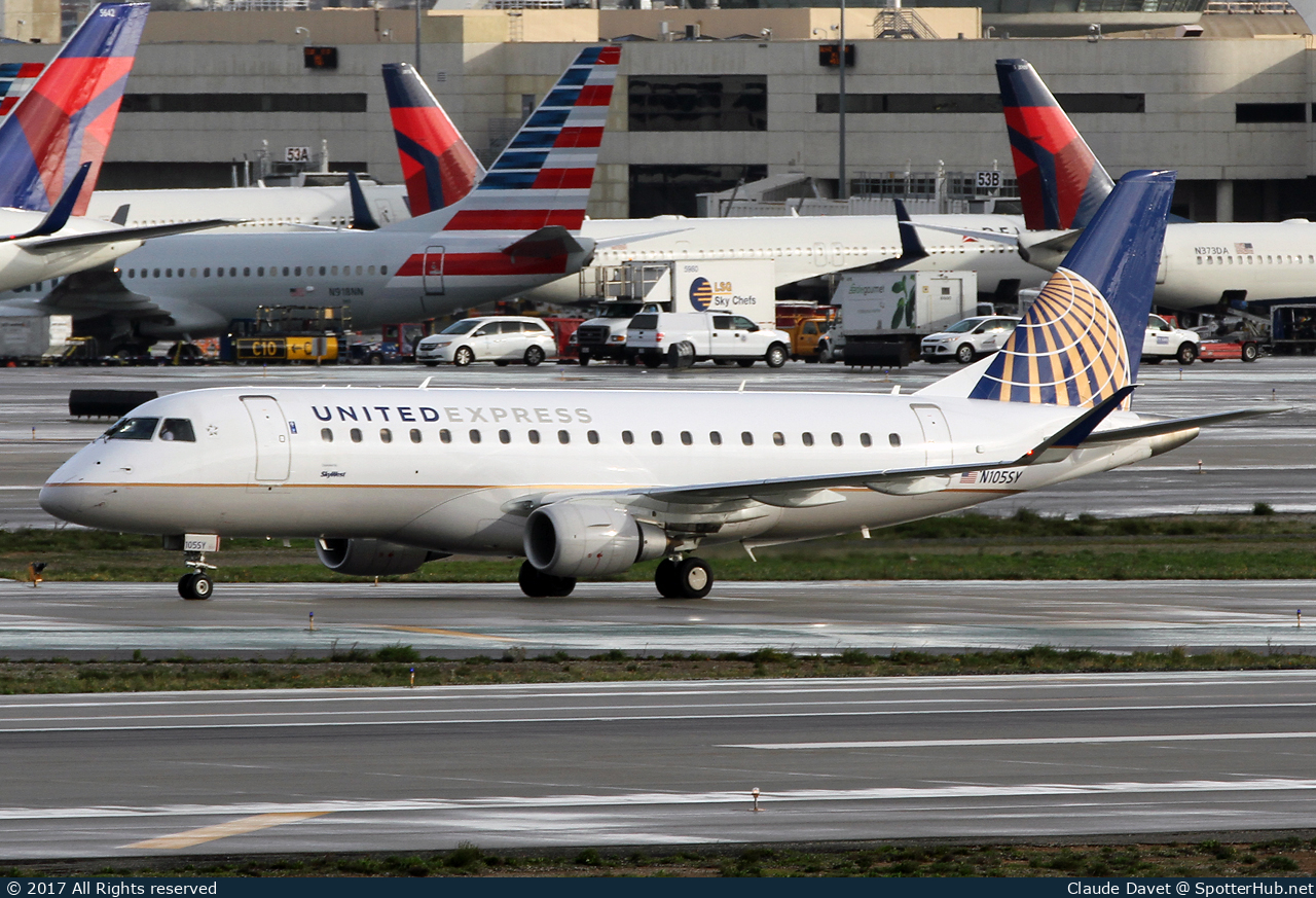 Photo of N105SY - Embraer ERJ-175LR operated by United Express (opb SkyWest Airlines)