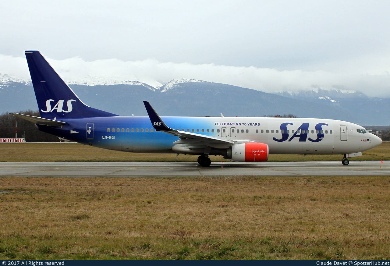 Photo of LN-RGI - Boeing 737-86N operated by SAS Scandinavian Airlines