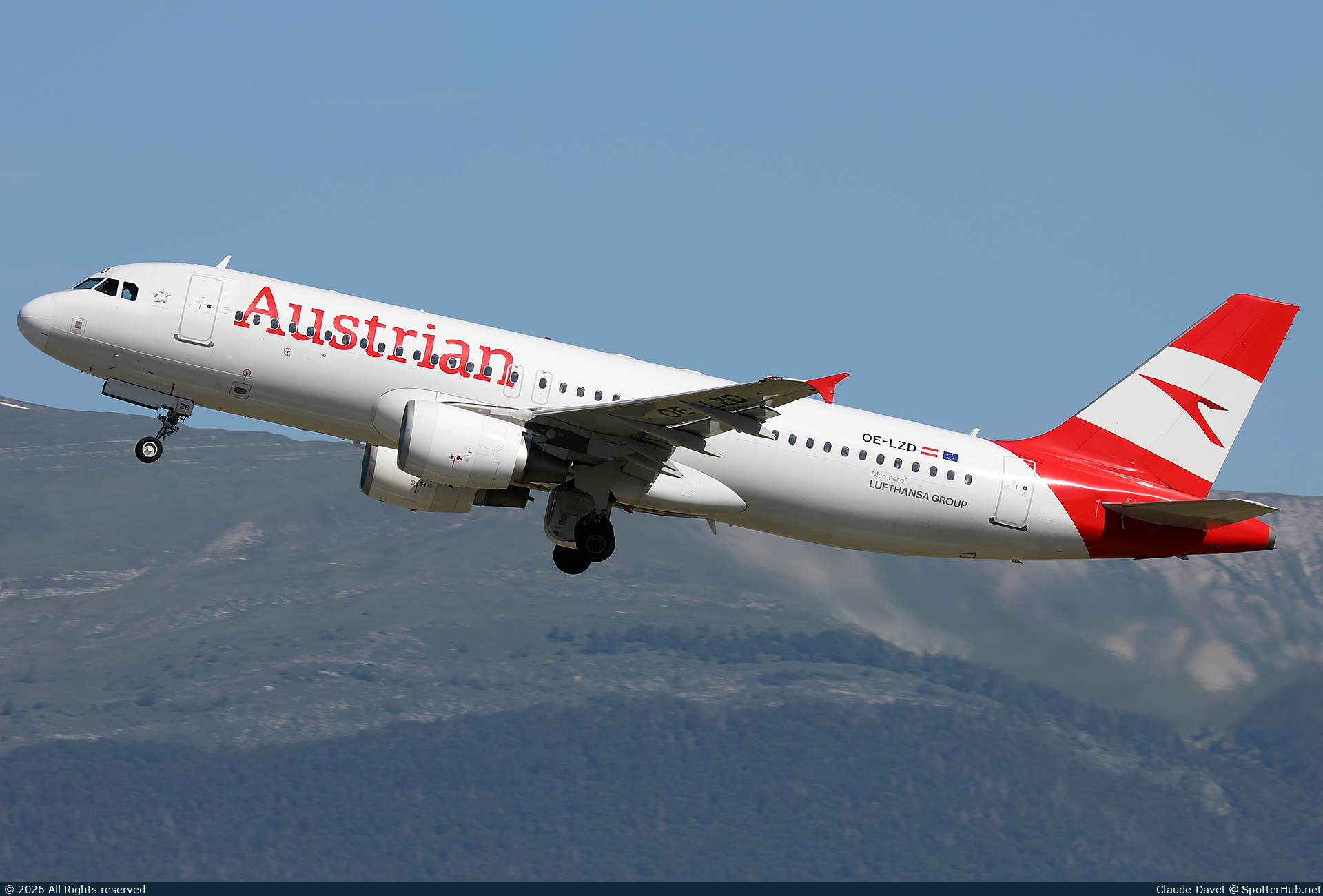 Photo of OE-LZD - Airbus A320-214 operated by Austrian Airlines